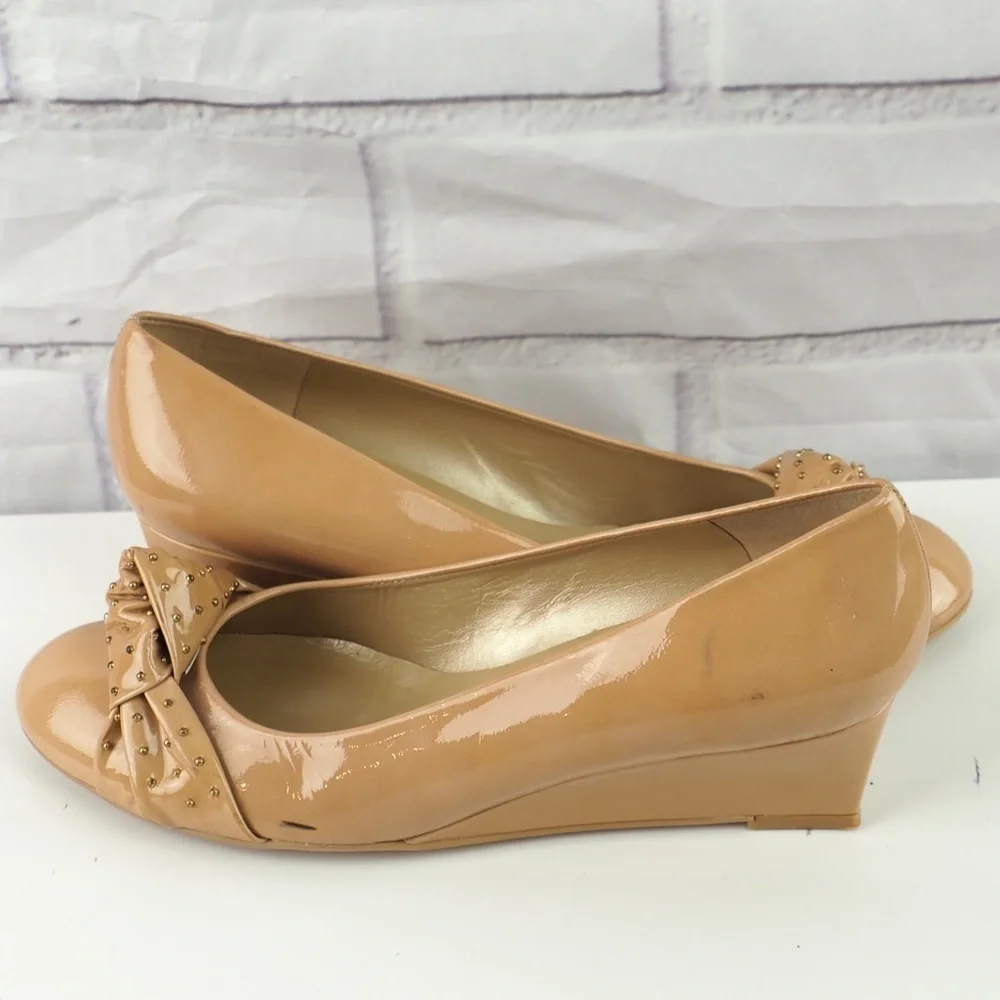 Stuart Weitzman 8 tan patent leather wedge heels